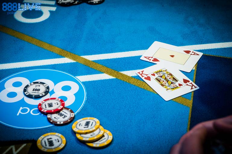 Advanced Poker Strategy – How to Bluff Your Opponents